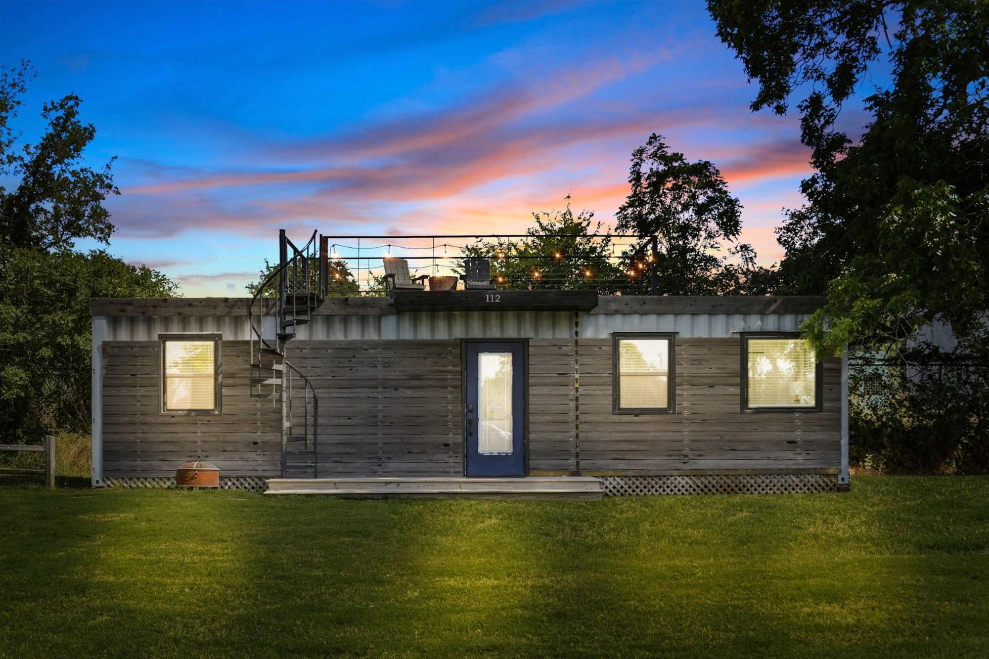 The Woods- Container Tiny House 12 Min To Magnolia/Baylor/Downtown Bellmead Exterior foto